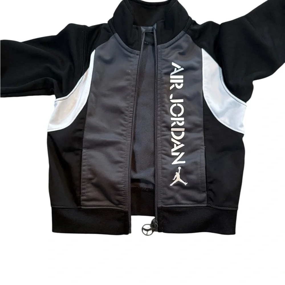 Air Jordan Black and White Jacket Infant Boys EUC Size 18 months